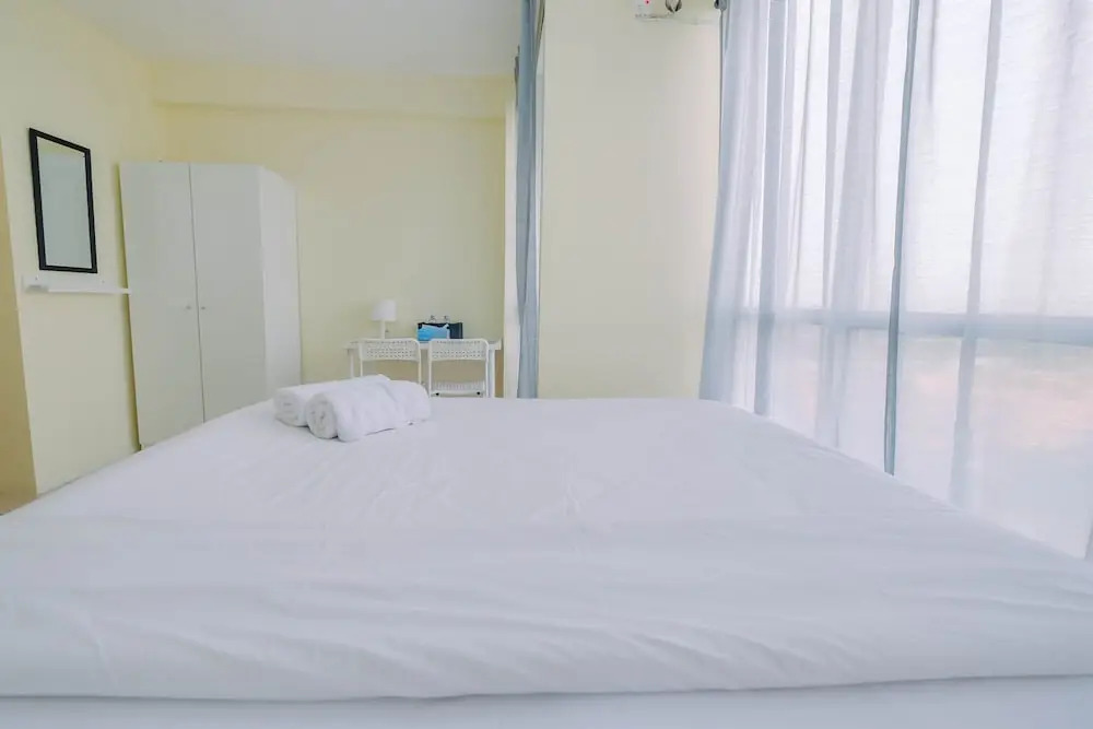Tifolia Studio Apartment with Double Bed near LRT Station