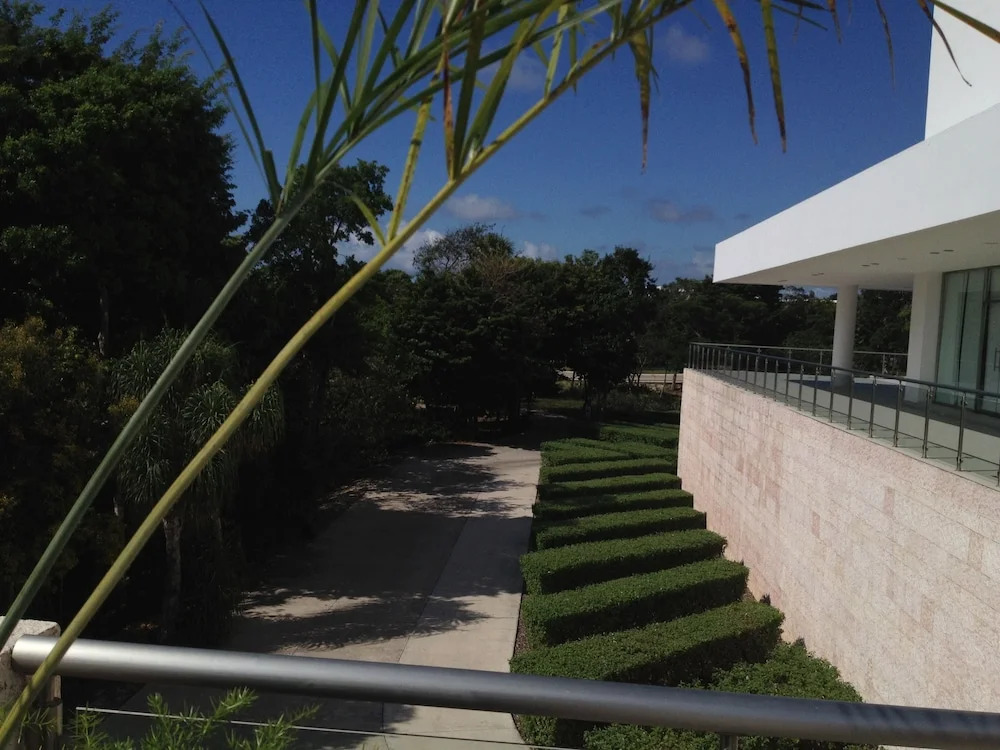 Paraiso Maya Luxury Resort