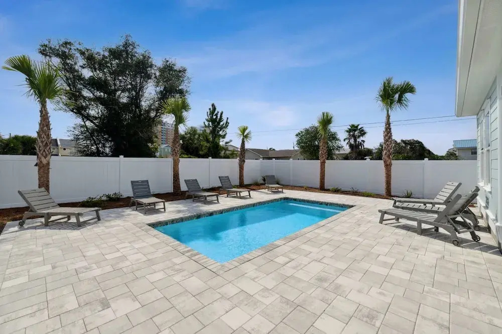 Blissful Getaway 4 BDR Whole Home Heated Pool!