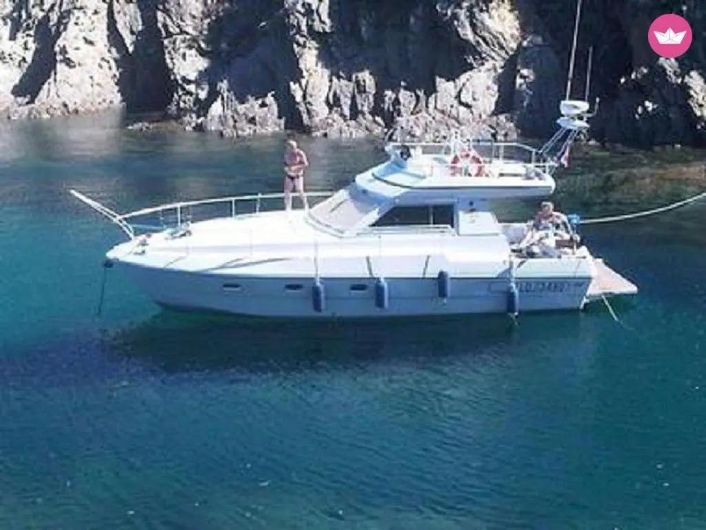Ferretti 36 ' Bateau à Quai Vieux-Port Cannes Festival La Croisette