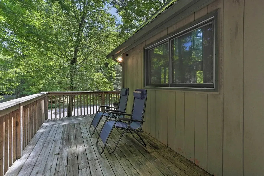 Dog-friendly Lake Ariel Resort Home w/ Deck!