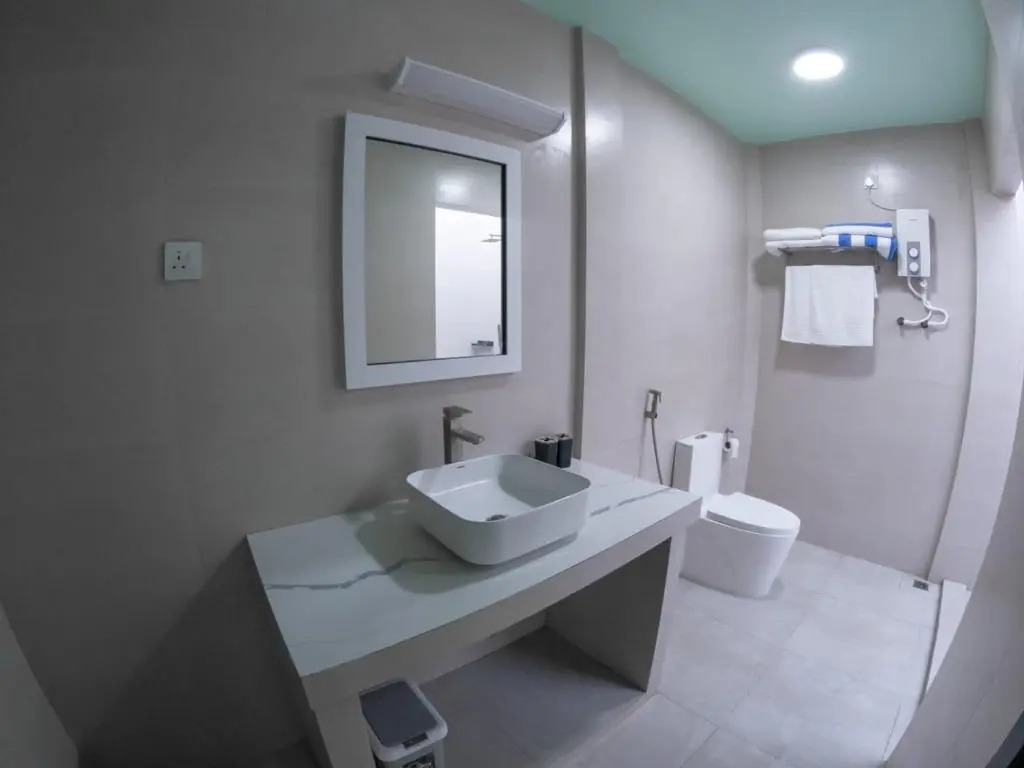 Clouds Beach Retreat Laamu Gan