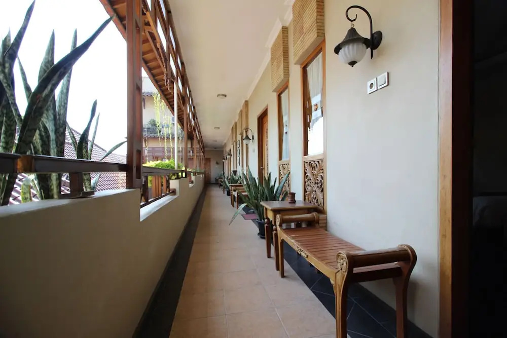 RedDoorz Plus near Tugu Jogja 2