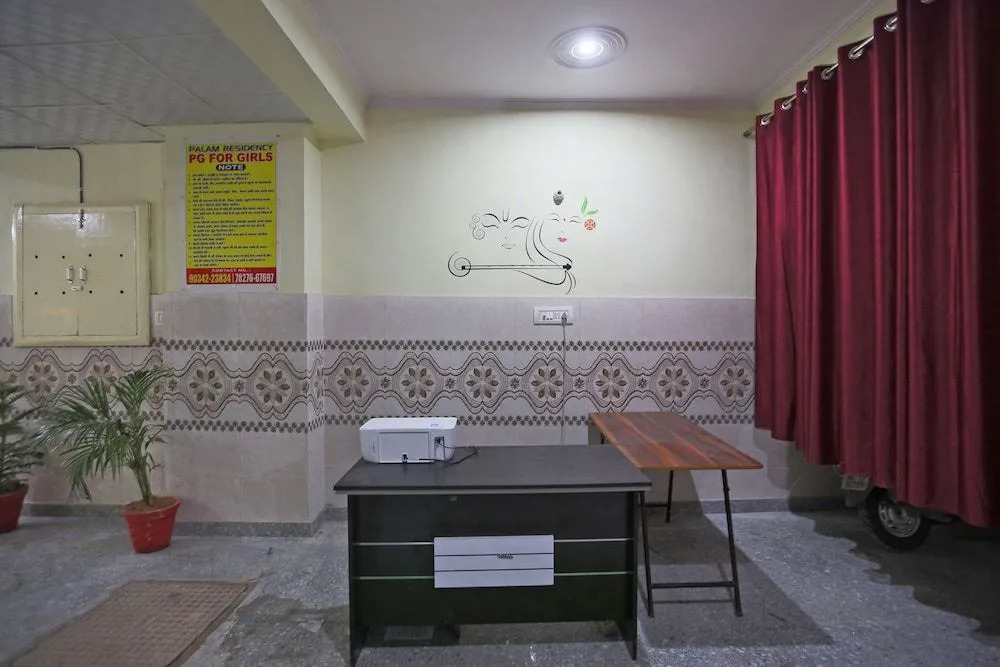 SPOT ON 48911 Sukhrali Residency