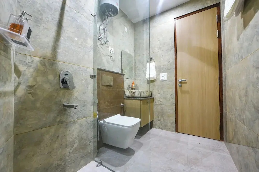 FabHotel Luxe 8 Stayz - Phase 1 Metro, Golf Course Road & Arjun Marg