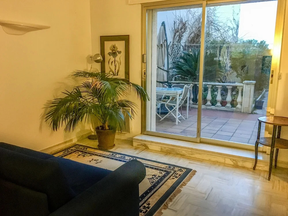 Authentic and beautiful one bedroom apartment with sea views