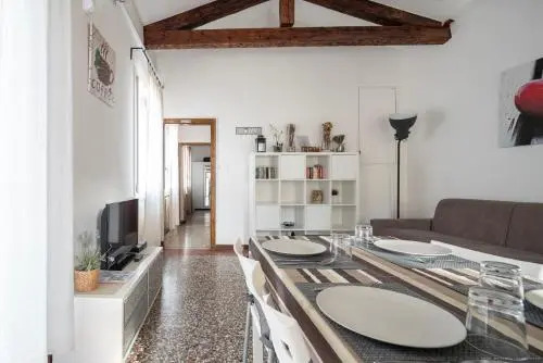 Ca Giorgia Venice Apartment with Balcony