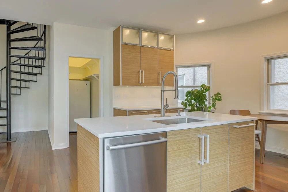 Steps to Lake & Beach! Multi-level Oakland Haven