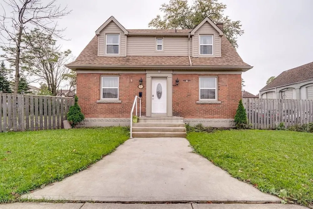 Convenient & Comfortable Manor