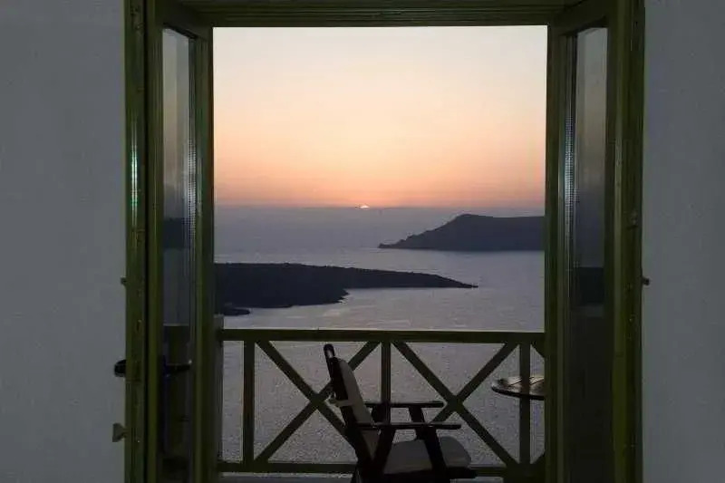 Adamis Majesty Suites