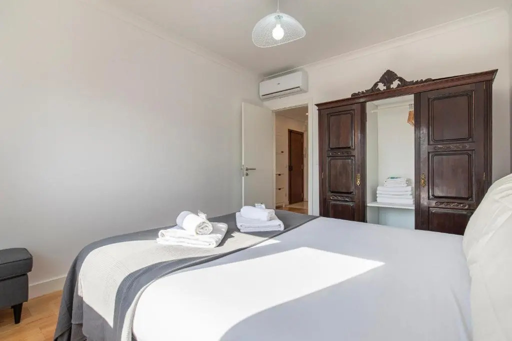 LovelyStay - Sunny 1BDR Apartment W/Terrace