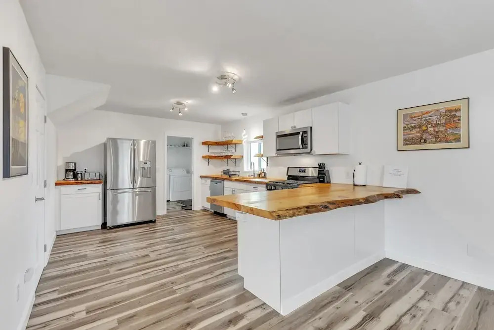 Apartment In Anchorage ~ 1.2 Miles from Downtown 2 Bedroom Apts by RedAwning