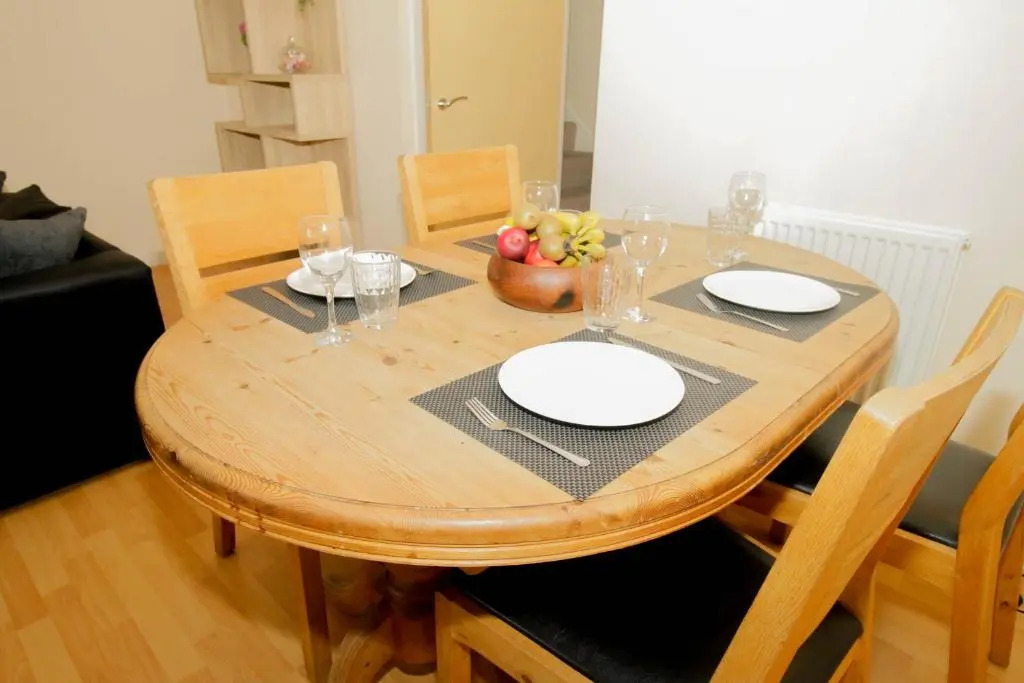 Spacious Double Bedroom Duplex Apartment Near North Station & Town Centre