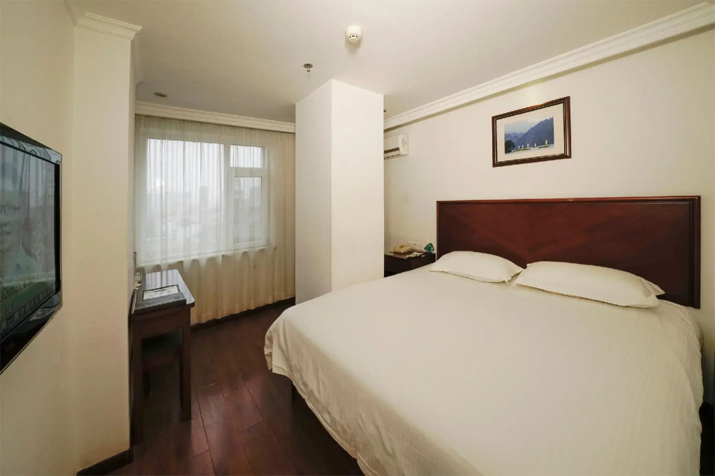GreenTree Inn Liaoning Jinzhou Railway Station Express Hotel