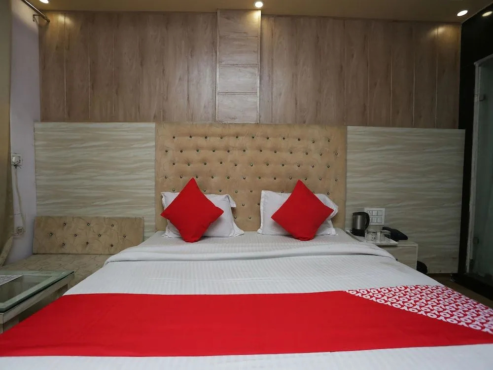 OYO 35366 Hotel Shiv Murti