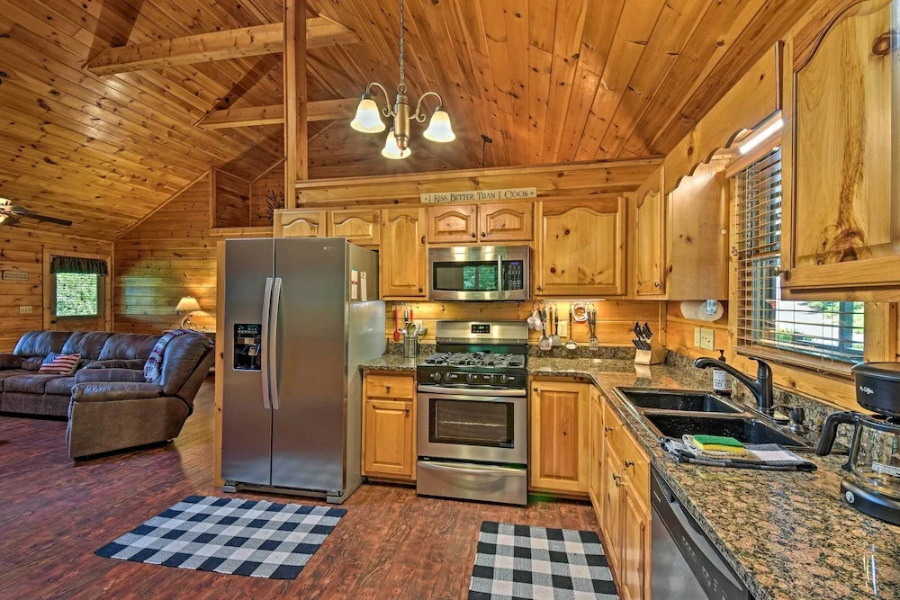 Cozy 'sunset View' Cabin w/ Game Room & Mtn Views!
