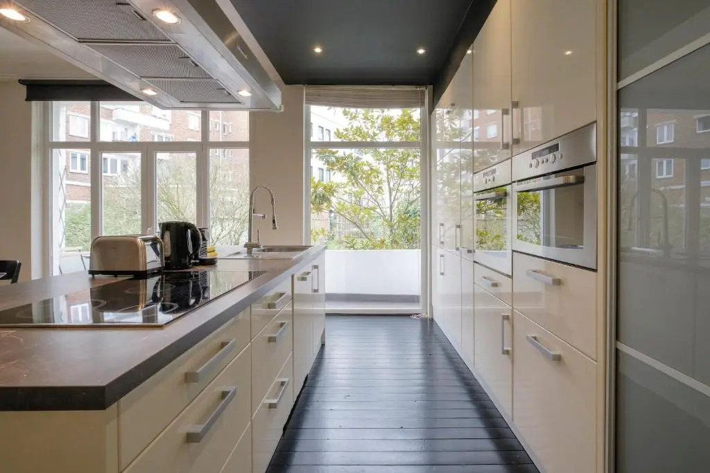 Bright 1 bedroom flat near European Institutions