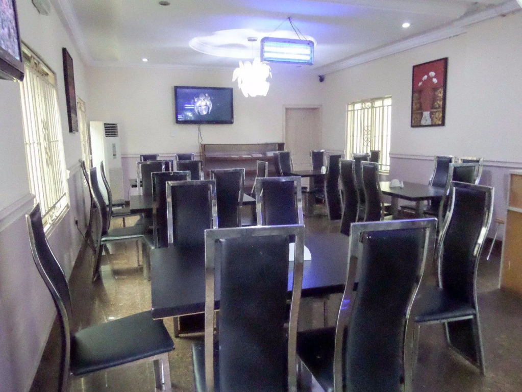 Emars Hotel & Suites