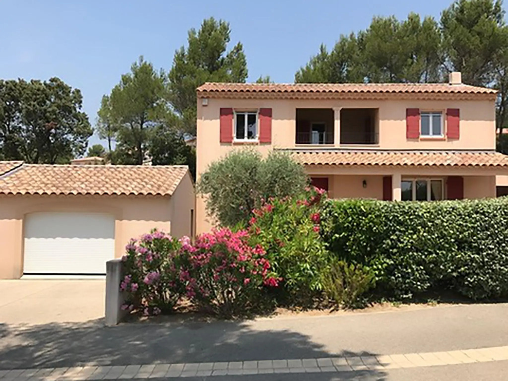 Villa in Saumane near Golf Course and Pool