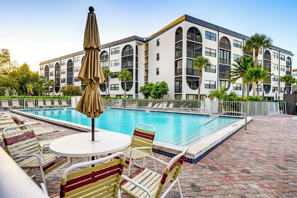2 Mi to Beach! Unit w/ Pool Access on Marco Island