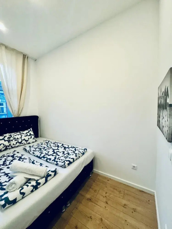 Comfortable Private Rooms in 3BR Apartment Near Kaufpark Alterlaa