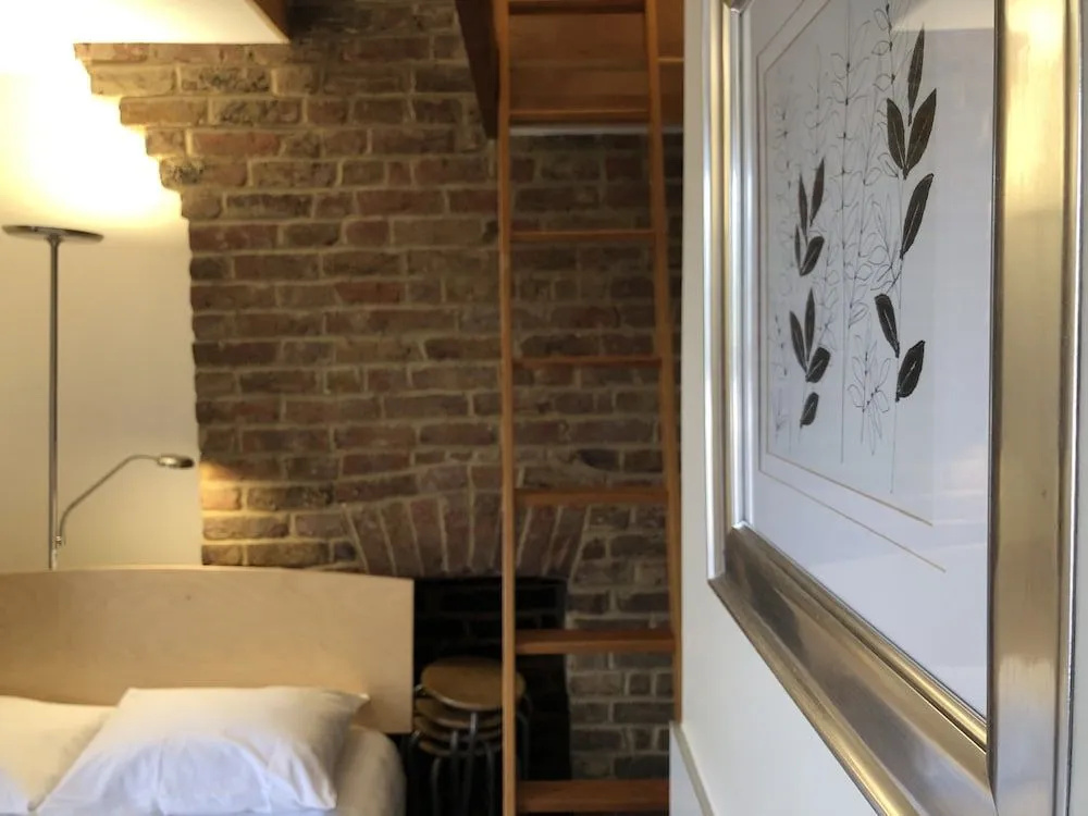 Victorian Loft Living Hotel 22
