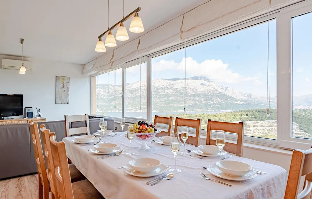 Stunning Home In Zrnovo With Sauna