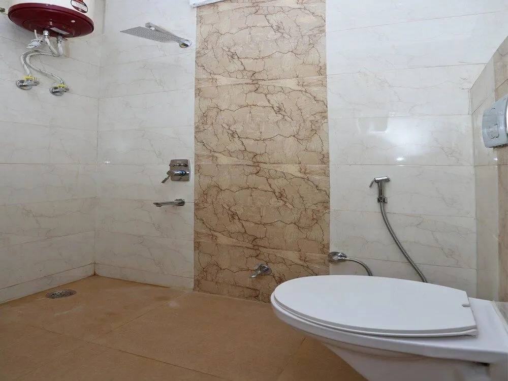 Oyo 15839 Hotel Queen Palace