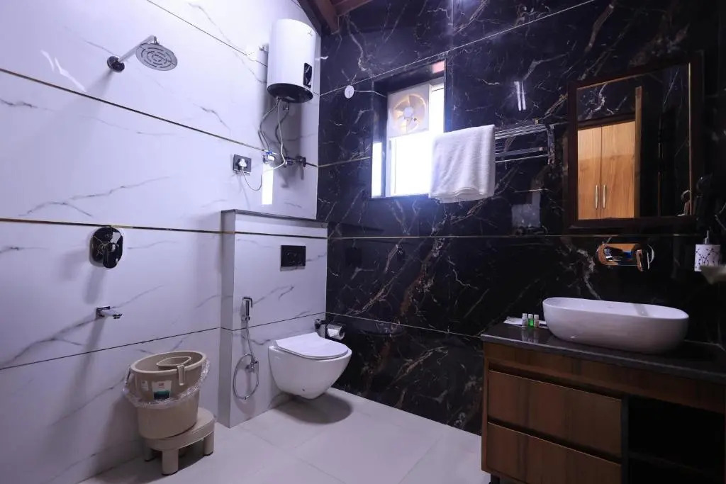 The Hoften Snowia Luxury Stay, Mukteshwar - Near Bhalugarh Waterfall
