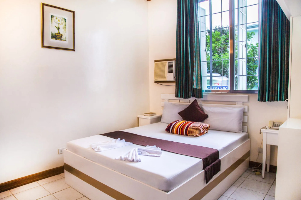 Cool Breeze Hotel and Villas