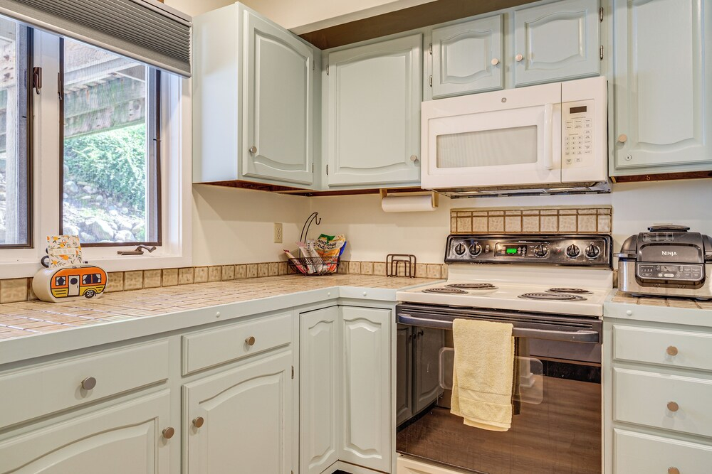 Bellaire Vacation Rental - Ski Shuttle Access!
