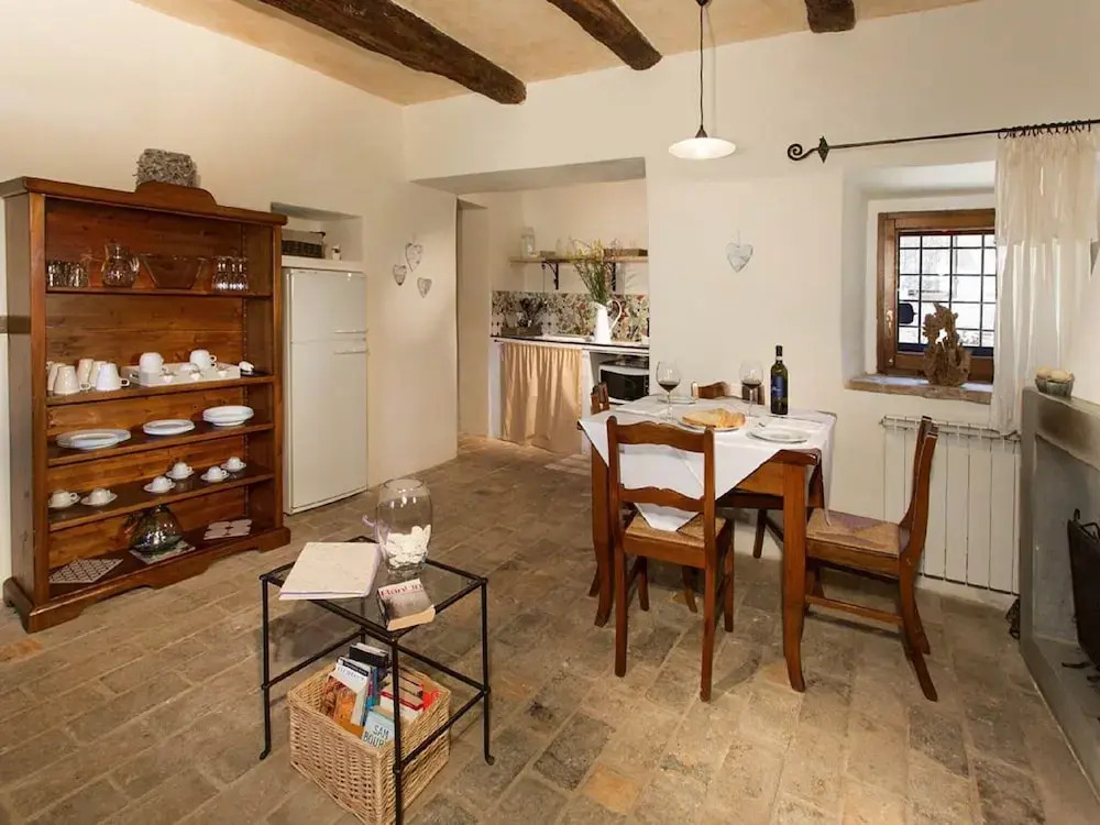 Lush Farmhouse in Umbertide With Pool
