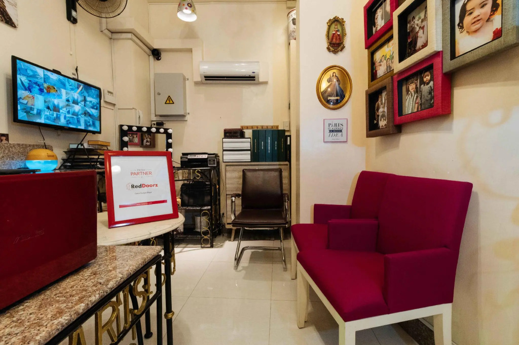 RedDoorz near Arca South Taguig