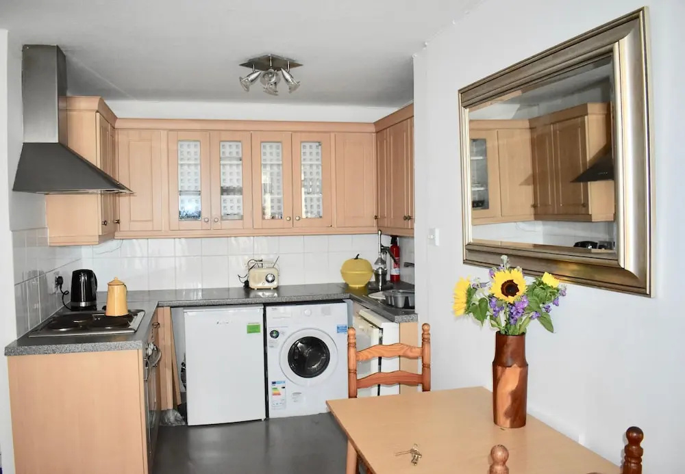 1 Bedroom Apartment Close to Seafront