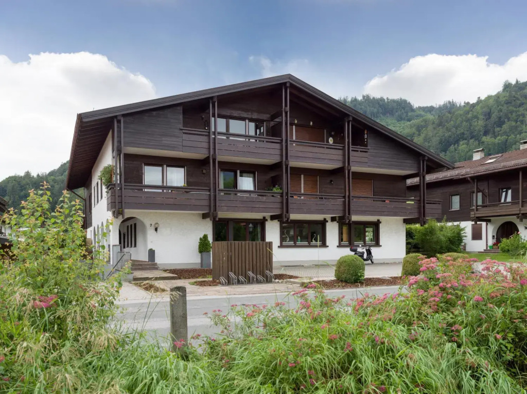 Moderner Ferienwohnung mit 2 Schlafzimmer und großen Balkon