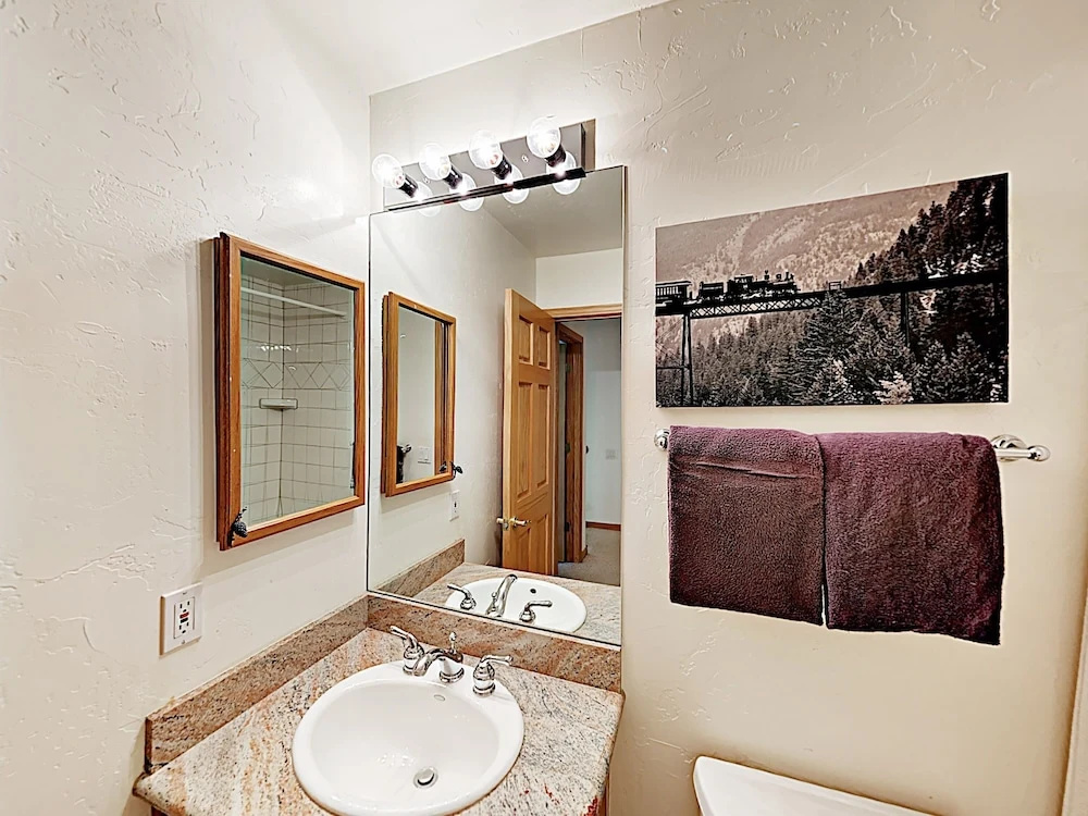 4501 Vail - 5 Br Duplex