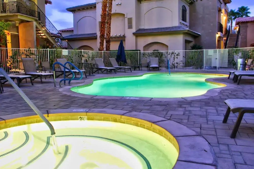MCM Styled Condo Sleeps 4 Pool hot tub