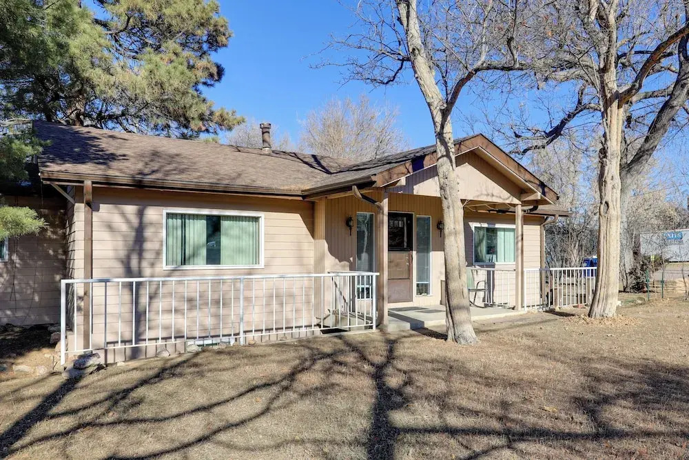 Easy Access to I-25 & I-76: North Denver Retreat!