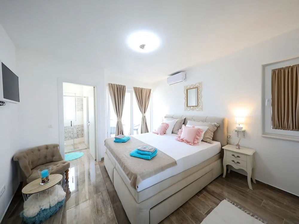 Merita Apartments with Pool
