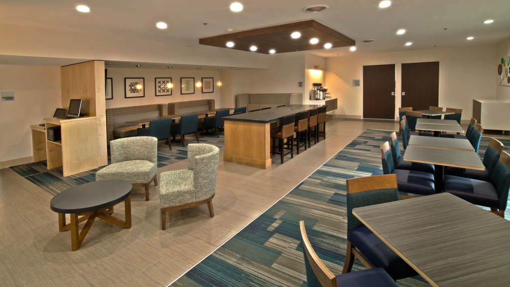 Holiday Inn Express & Suites Evansville North by IHG