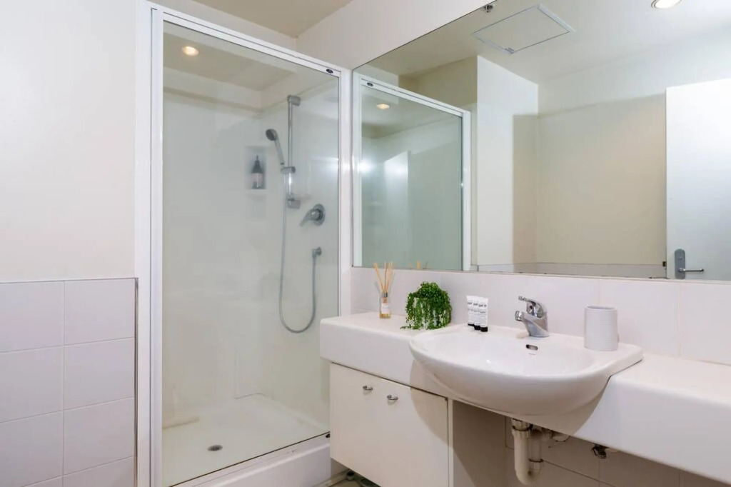 Stunning Three Bedroom Home Near Sky Tower