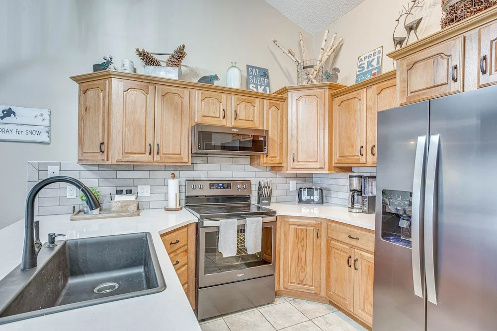Colorado Escape w/ Pool Access & Mountain Views!