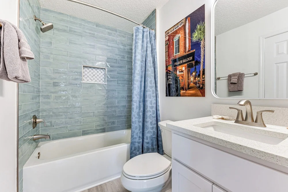 Fernandina Beach Townhome, Steps to Public Beach