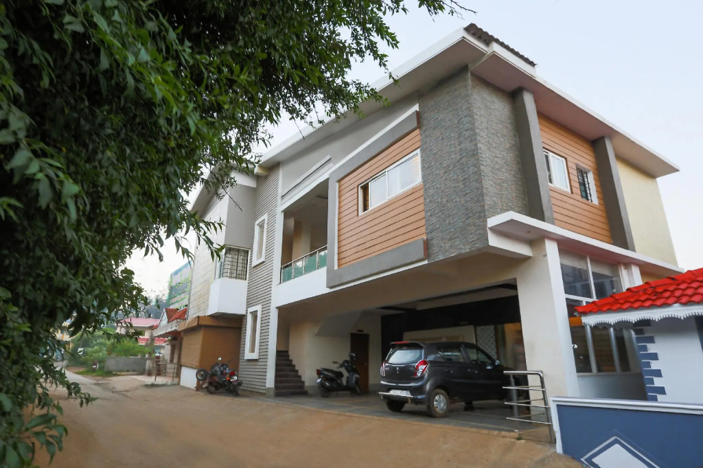 OYO 79915 SRJs Thaneesh Residency