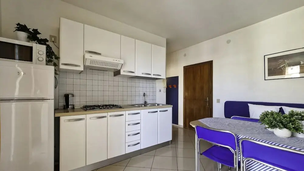 Modern Flat With Terrace Near the Sea-beahost