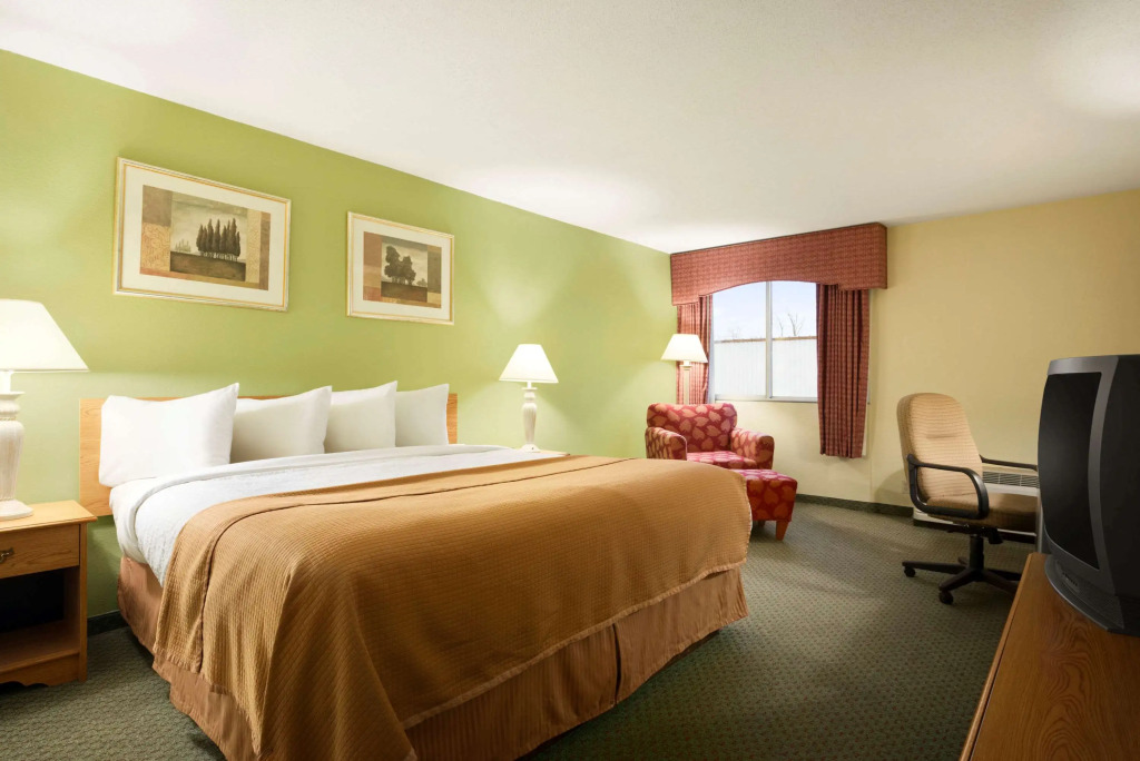 Travelodge by Wyndham Sturgis