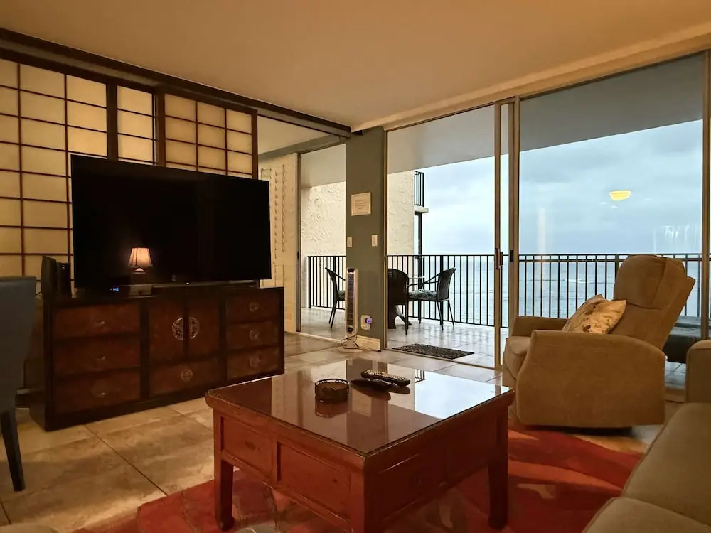 Whale Watching Oceanfront Escape Molokai Views Cool Tropical Breezes