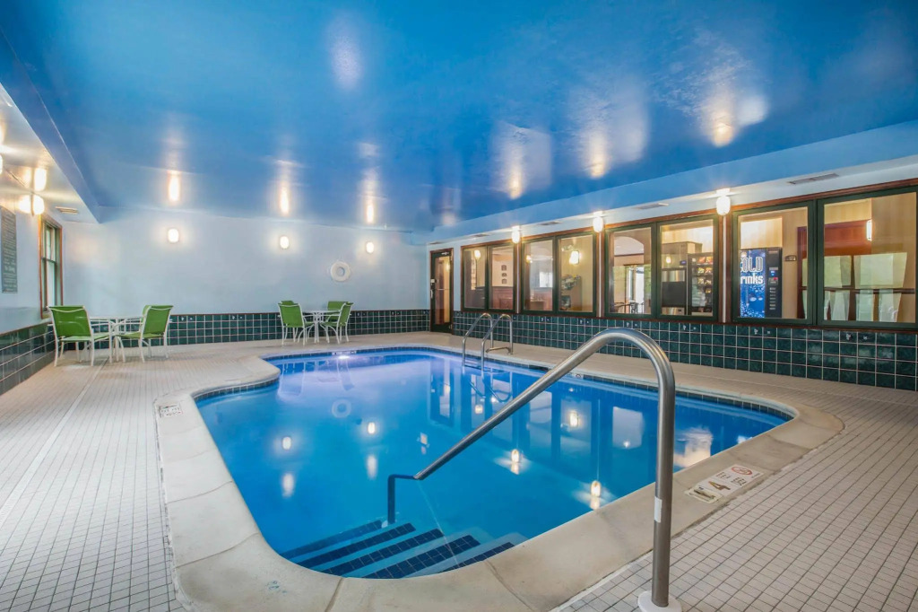 Point Hotel Queensbury - Lake George