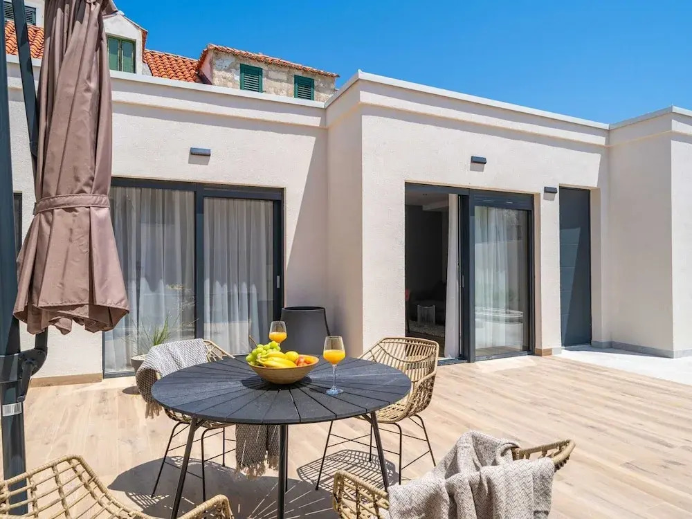 Apartments Villa Royale - Luxury One Bedroom Apartment with Terrace