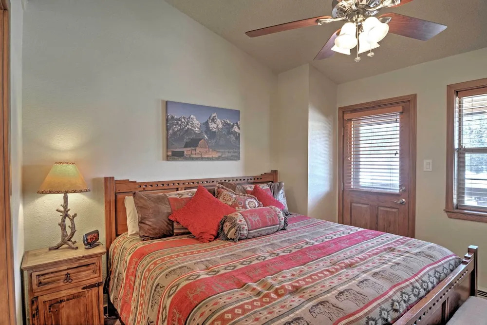 Red River Home w/ 2 Balconies - 1 Block to Main St